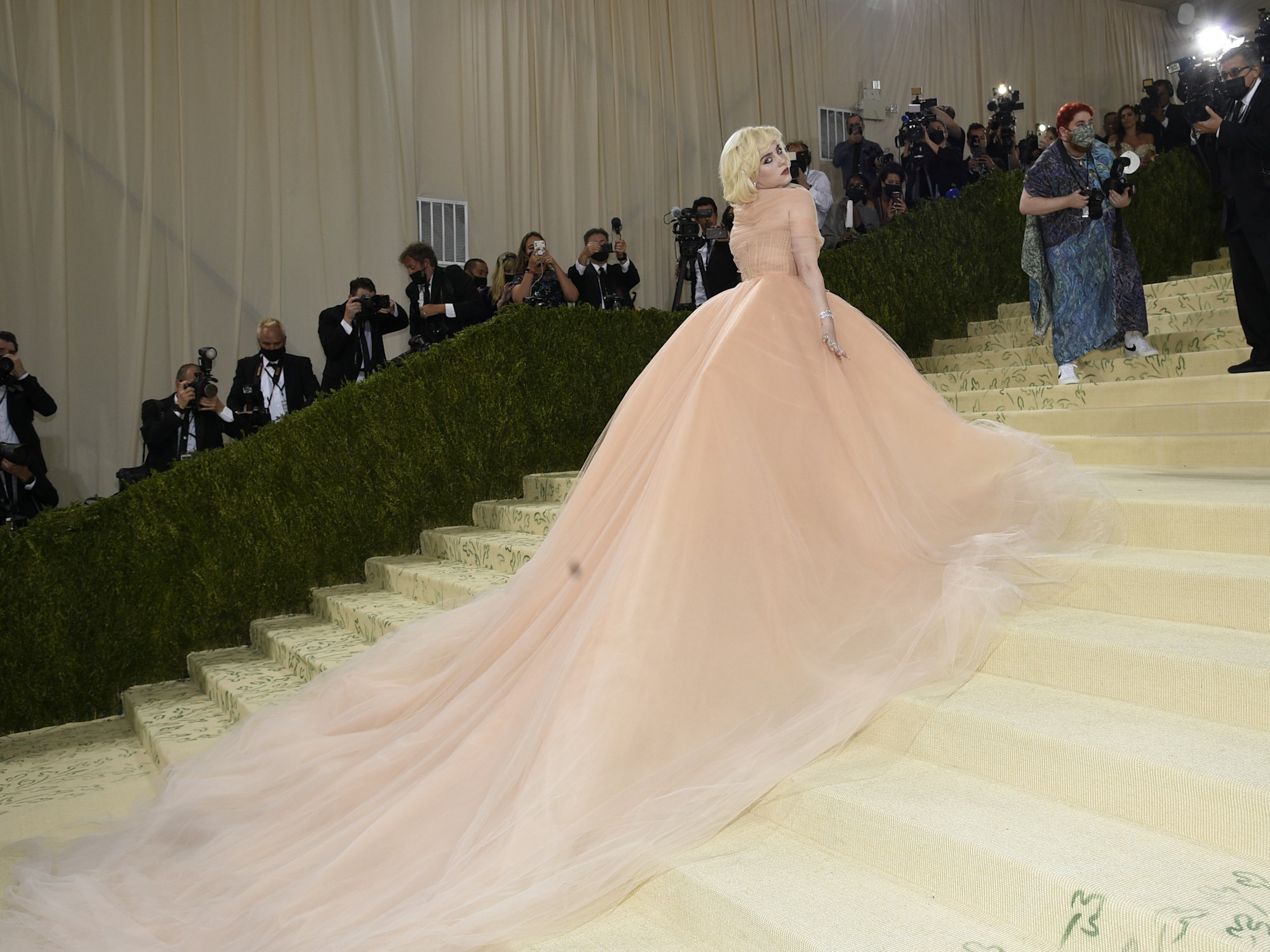 Billie Eilish kommt zur Benefizgala des Costume Institute des Metropolitan Museum of Art anlässlich der Eröffnung der Ausstellung "In America: A Lexicon of Fashion".