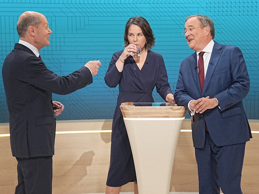 Die drei Kanzlerkandidaten Olaf Scholz (SPD, l-r), Annalena Baerbock (Bündnis90/Die Grünen) und Armin Laschet (CDU) im ARD-Studio.