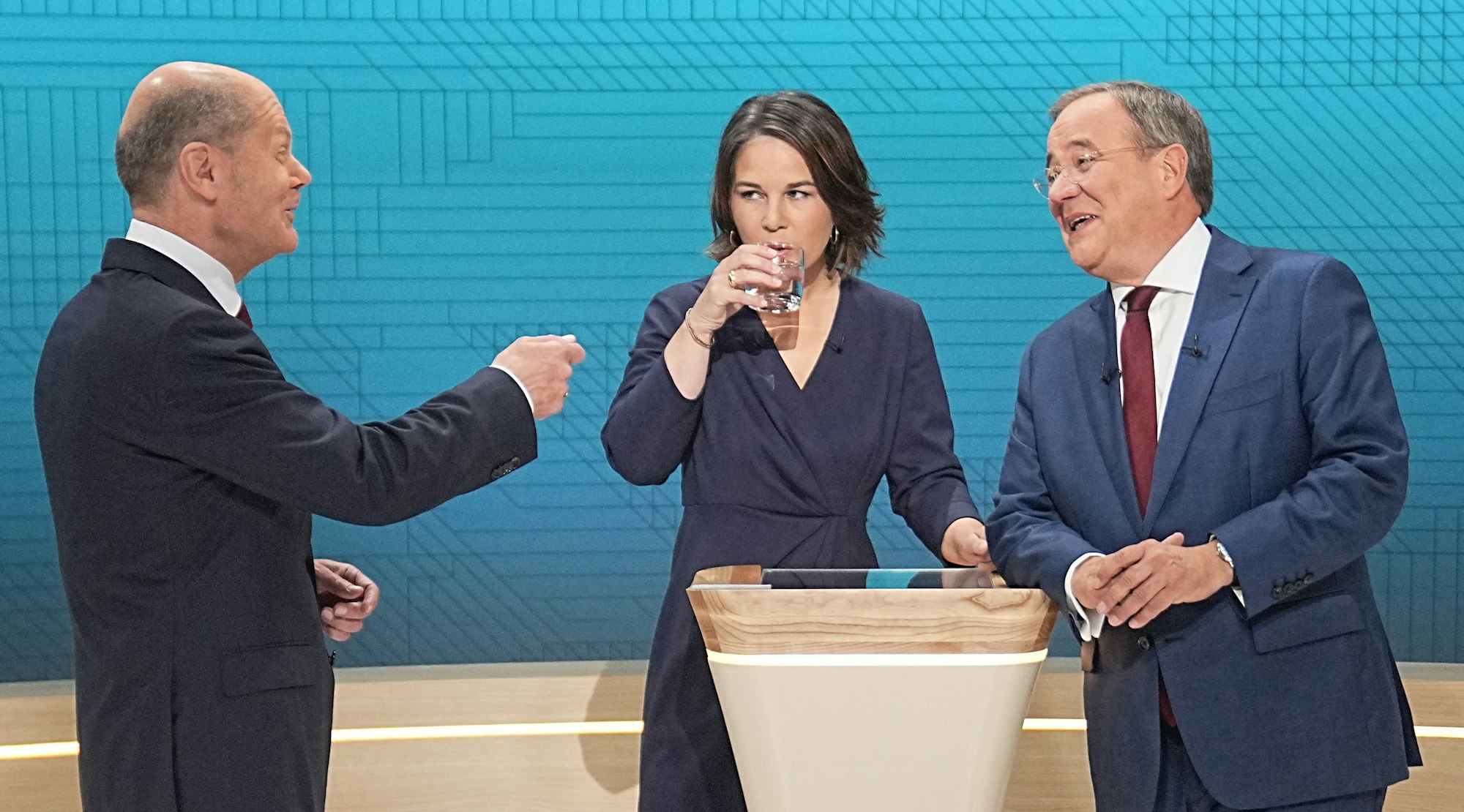 Die drei Kanzlerkandidaten Olaf Scholz (SPD, l-r), Annalena Baerbock (Bündnis90/Die Grünen) und Armin Laschet (CDU) im ARD-Studio.