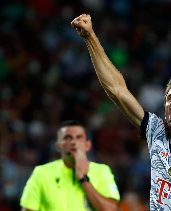 Thomas Müller reckt seine Sieger-Faust in die Höhe nach seinem Tor zum 1:0.