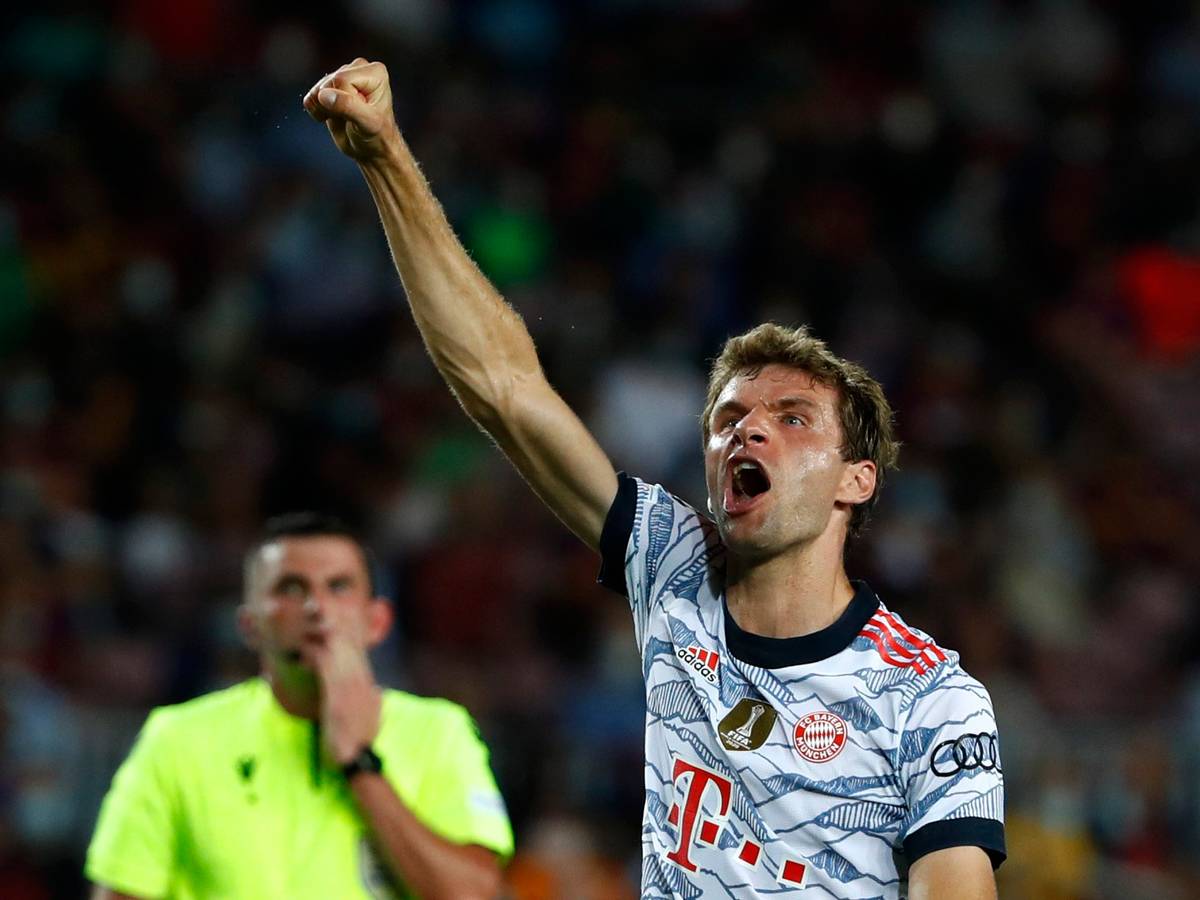 Thomas Müller reckt seine Sieger-Faust in die Höhe nach seinem Tor zum 1:0.