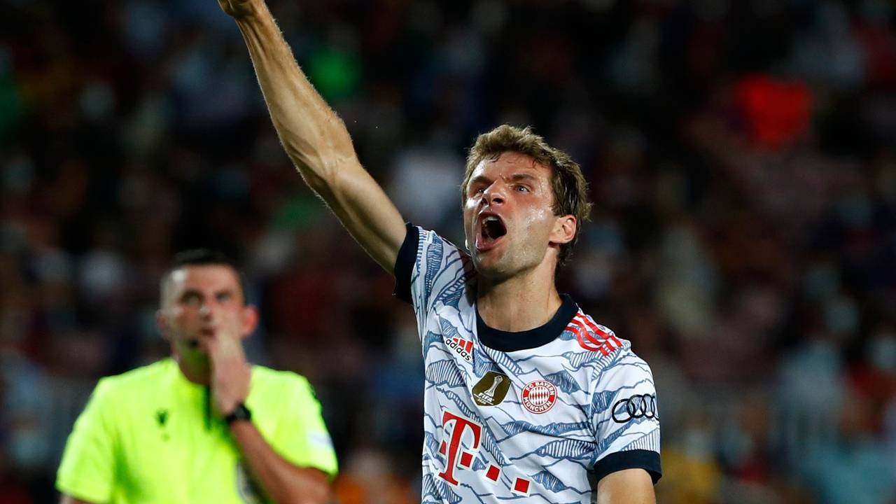 Thomas Müller reckt seine Sieger-Faust in die Höhe nach seinem Tor zum 1:0.