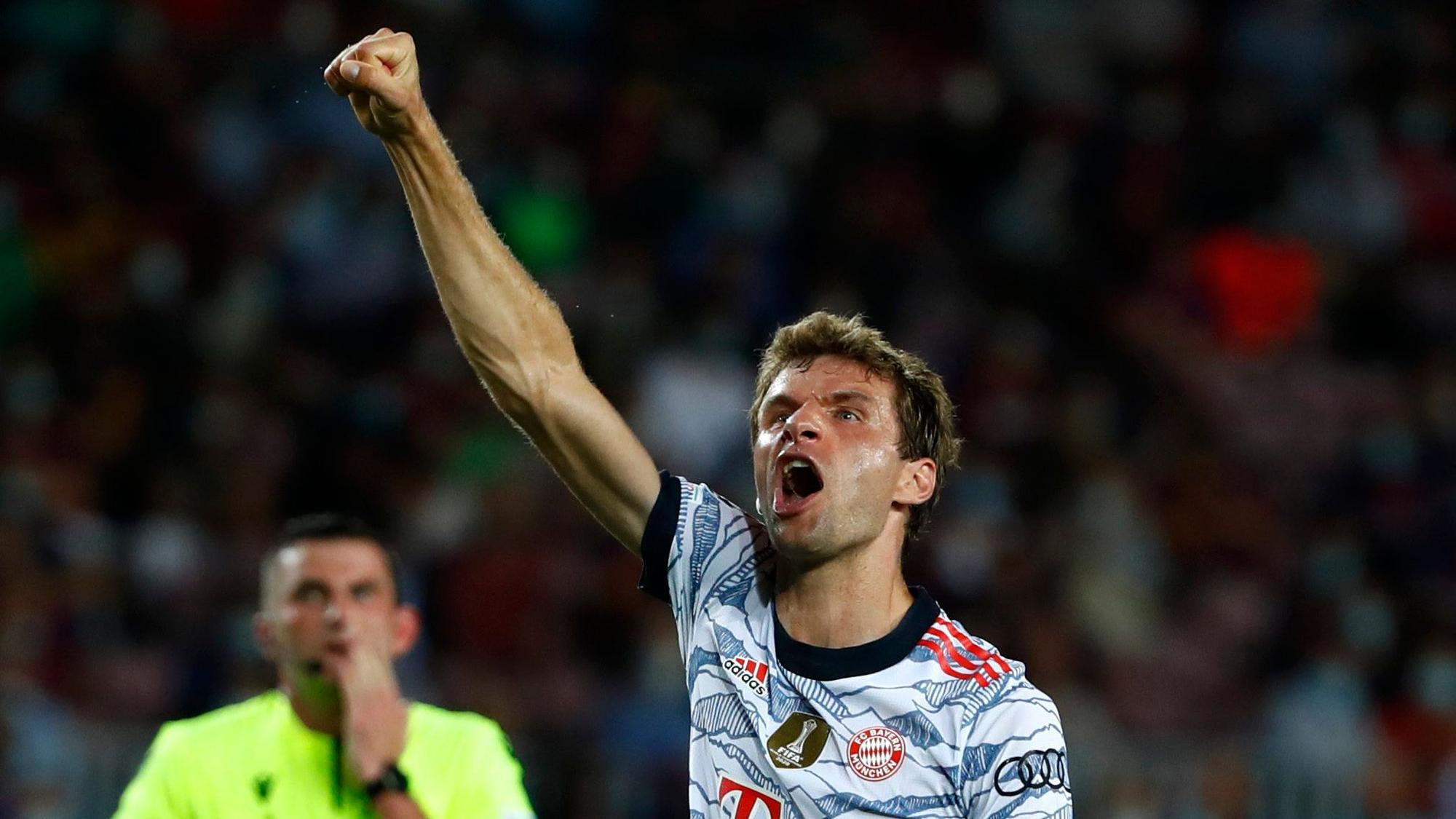 Thomas Müller reckt seine Sieger-Faust in die Höhe nach seinem Tor zum 1:0.