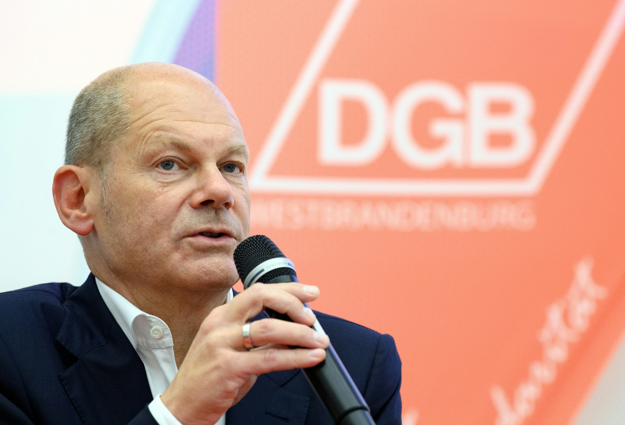 Olaf Scholz (hier ein Archivbild vom 9. September 2021 bei einer Diskussion in Brandenburg) will Kanzler werden und der SPD den Sieg bei der Bundestagswahl 2021 sichern.