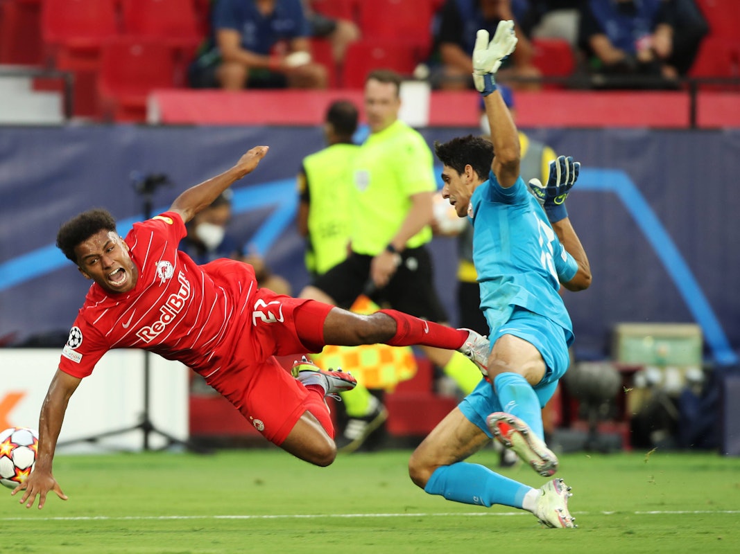 Yassine Bounou foult Karim Adeyemi,