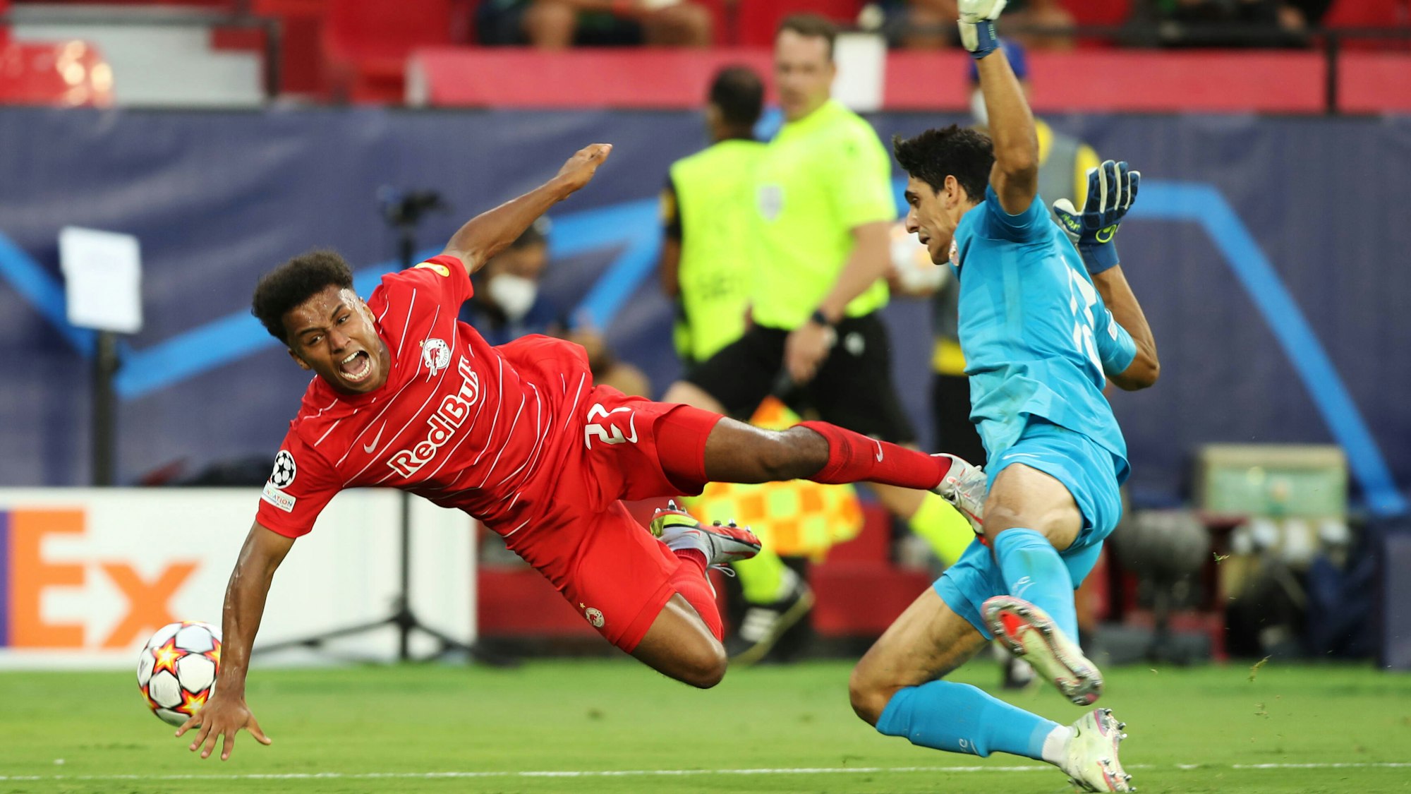 Yassine Bounou foult Karim Adeyemi,