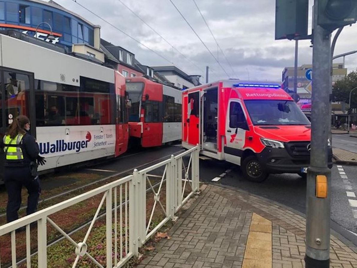 Eine KVB-Bahn ist mit einem E-Scooter zusammengeprallt. Foto von Maria Gambino, Mitarbeiterin des KStA.