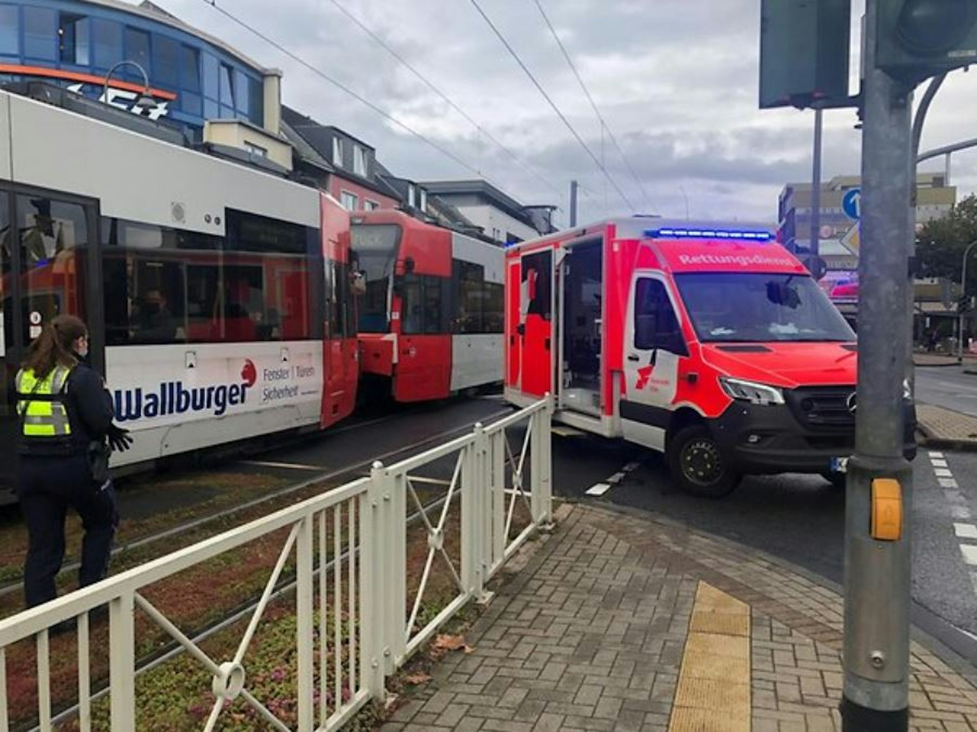Eine KVB-Bahn ist mit einem E-Scooter zusammengeprallt. Foto von Maria Gambino, Mitarbeiterin des KStA.