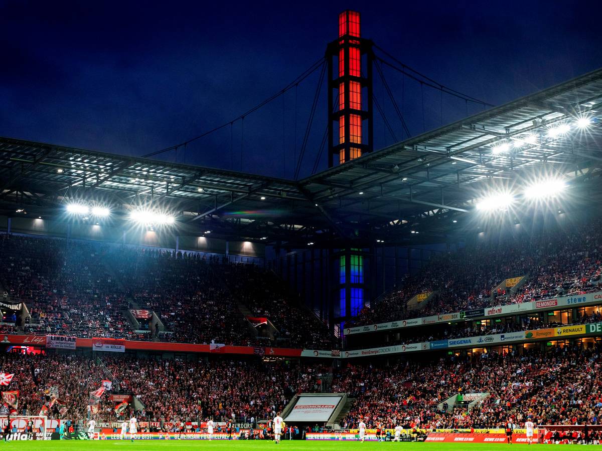 Der 1. FC Köln spielt im Rhein-Energie-Stadion gegen RB Leipzig.