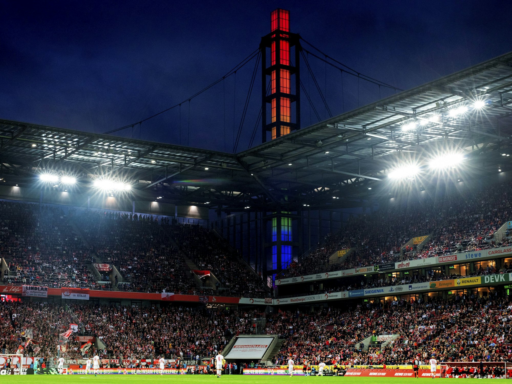 Der 1. FC Köln spielt im Rhein-Energie-Stadion gegen RB Leipzig.