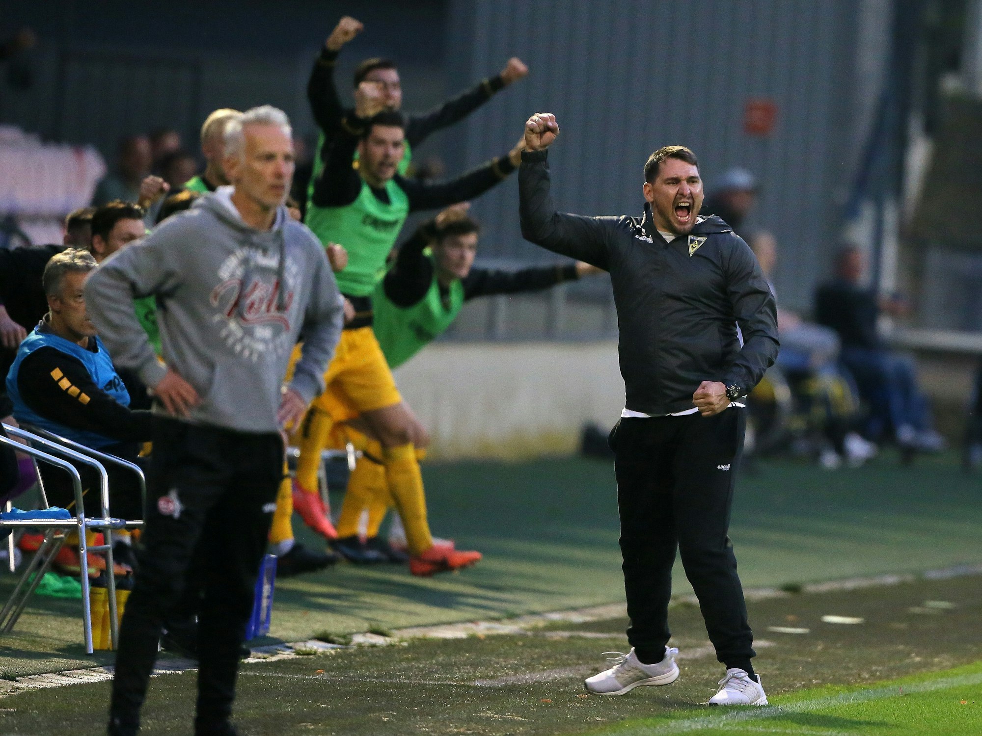 Patrick Helmes bejubelt einen Treffer von Alemannia Aachen bei der U21 des 1. FC Köln