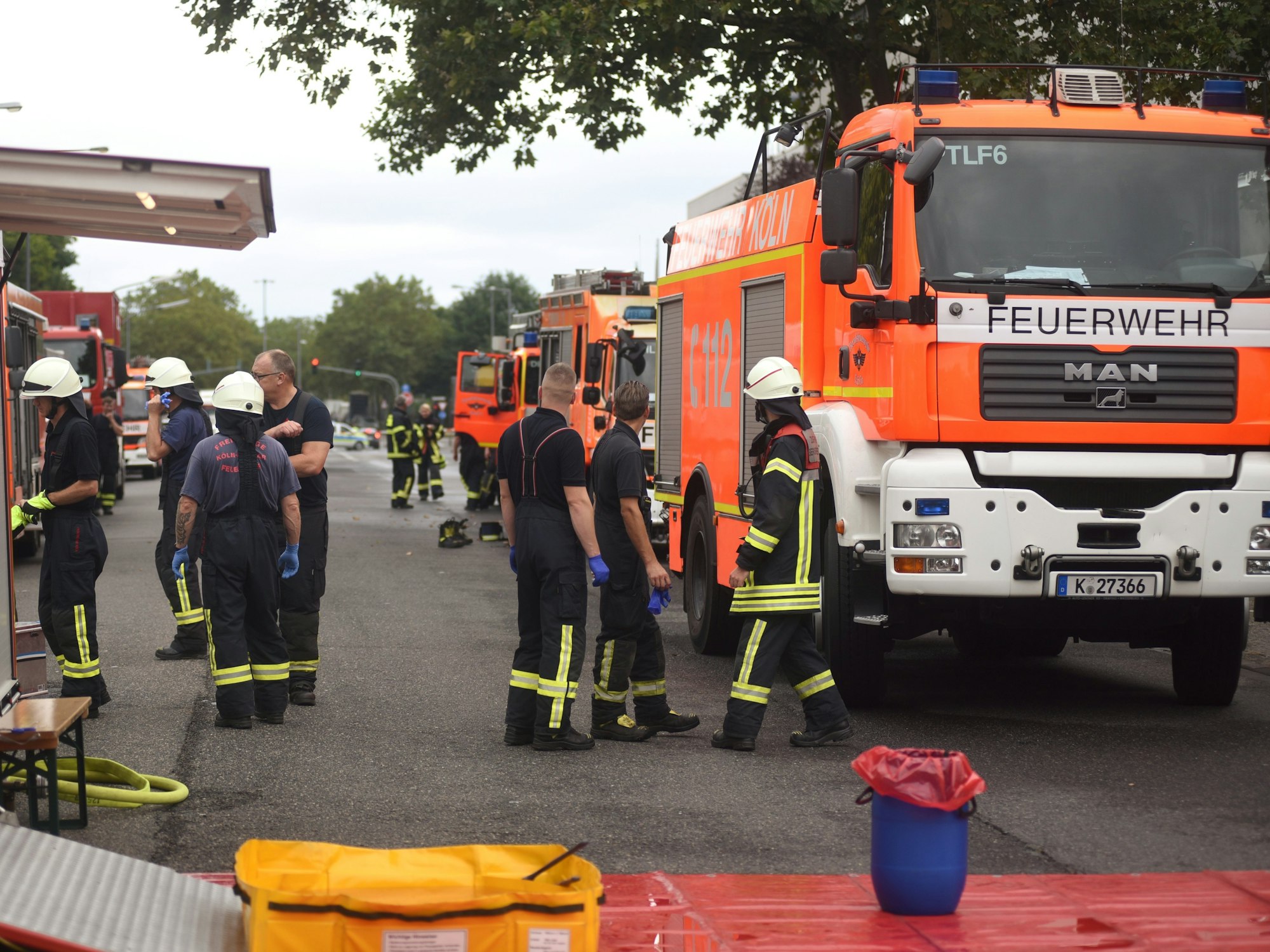 Einsatzkräfte der Feuerwehr bei einem Einsatz