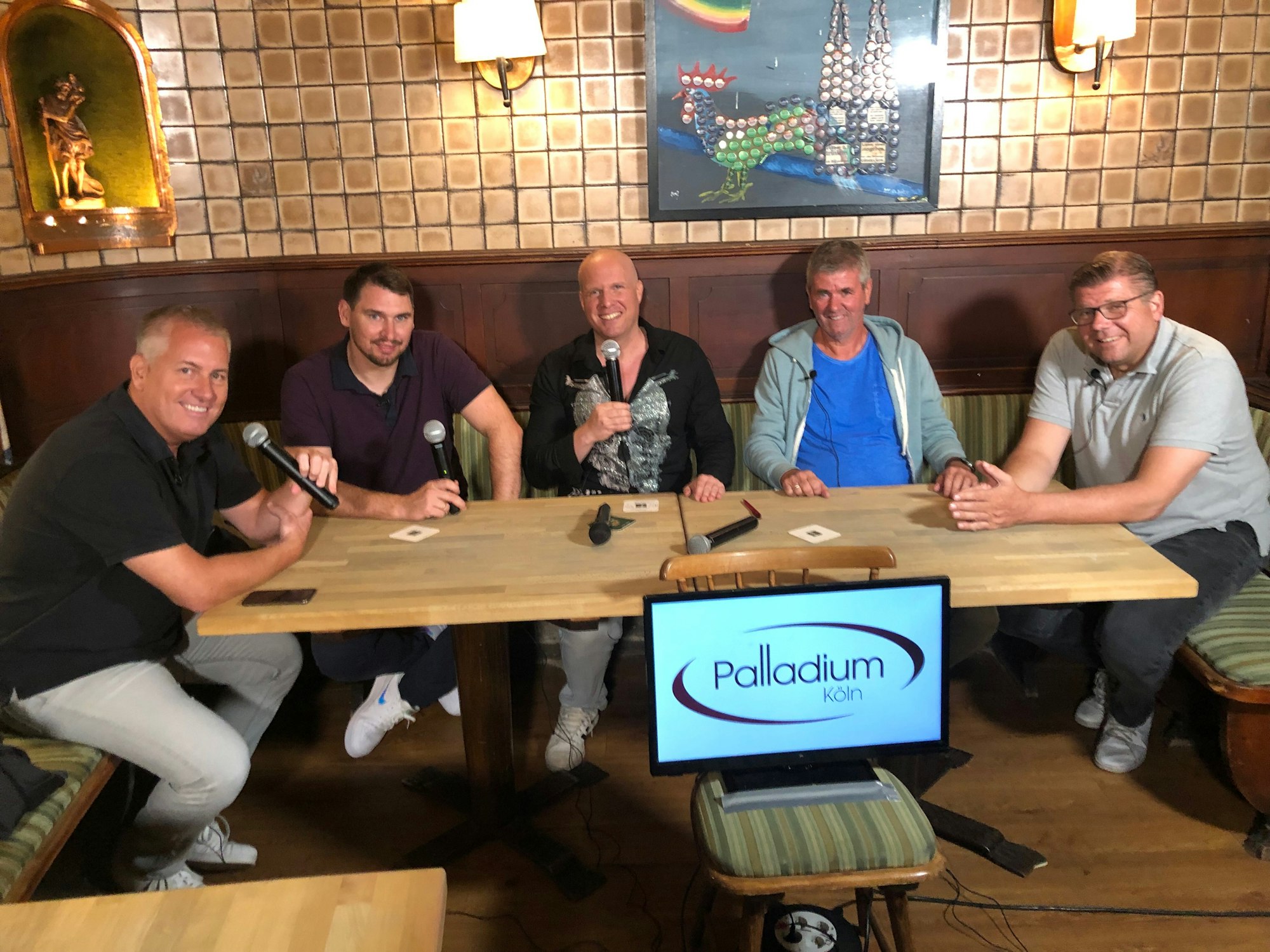 Marcel Schwamborn, Patrick Helmes, Markus Krücken, Friedhelm Funkel und Martin Schlüter bei Loss mer schwade am 16. September 2021.