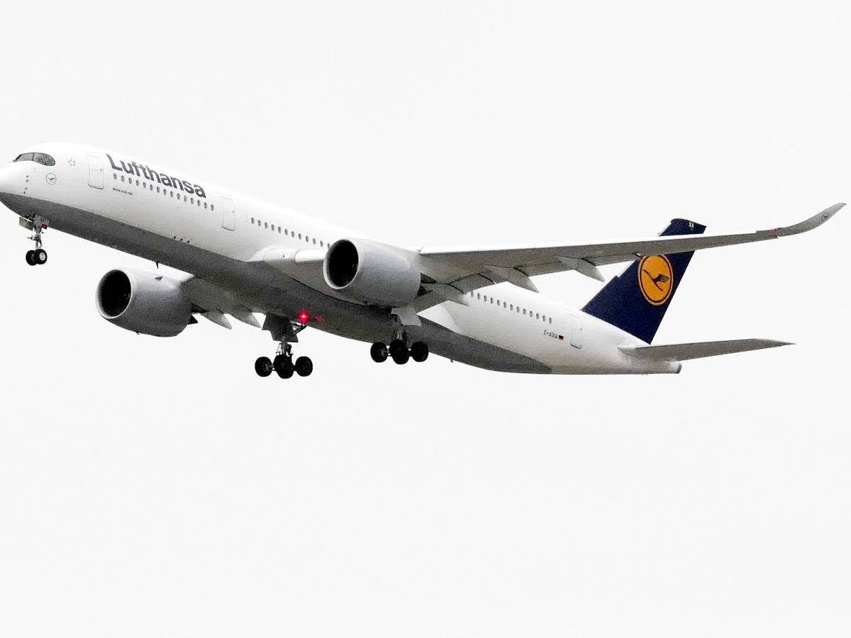 Am Mittwochabend (15. September) flog ein Airbus A350-941 im Tiefflug über den Kölner Flughafen – offenbar zur Sichtkontrolle, weil die Instrumente den Piloten einen Reifenplatzer anzeigten.