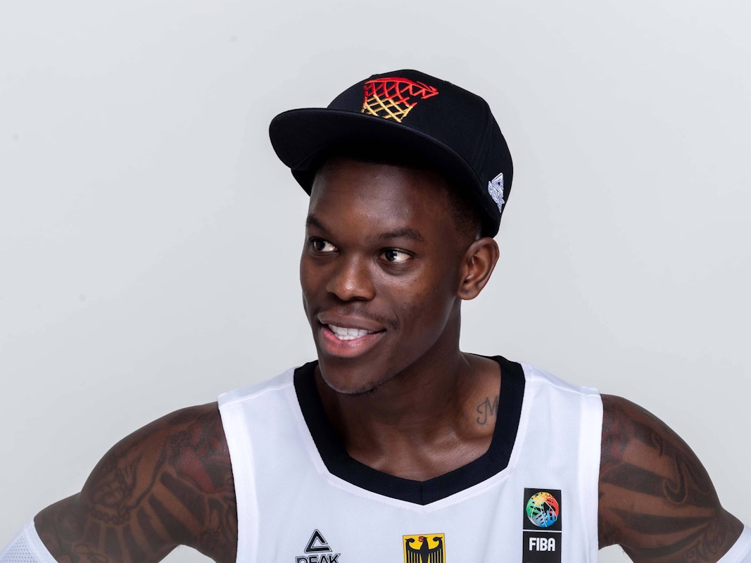 Basketball-Nationalspieler Dennis Schröder grinst