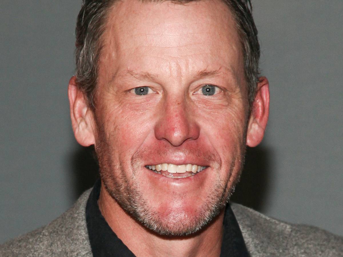 Der lebenslang wegen Dopings gesperrte frühere US-amerikanische Radprofi Lance Armstrong lächelt in die Kamera.