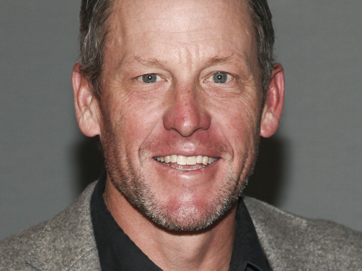 Der lebenslang wegen Dopings gesperrte frühere US-amerikanische Radprofi Lance Armstrong lächelt in die Kamera.