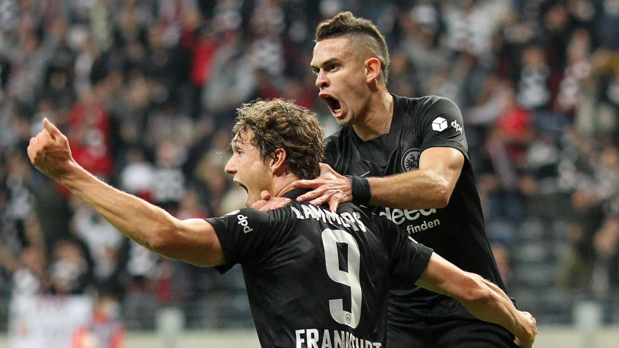 Sam Lammers und Rafael Borre jubeln gegen Fenerbahce Istanbul