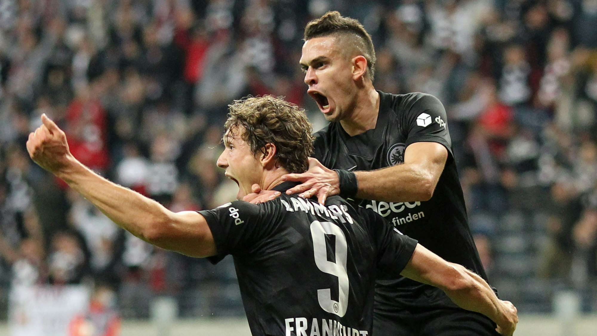 Sam Lammers und Rafael Borre jubeln gegen Fenerbahce Istanbul