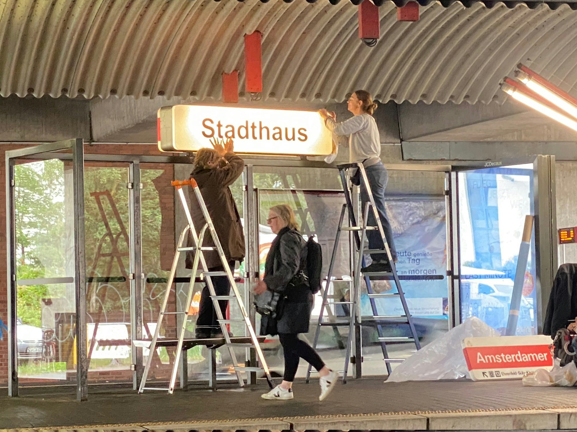 Umbauarbeiten an KVB-Station für Kinofilm.