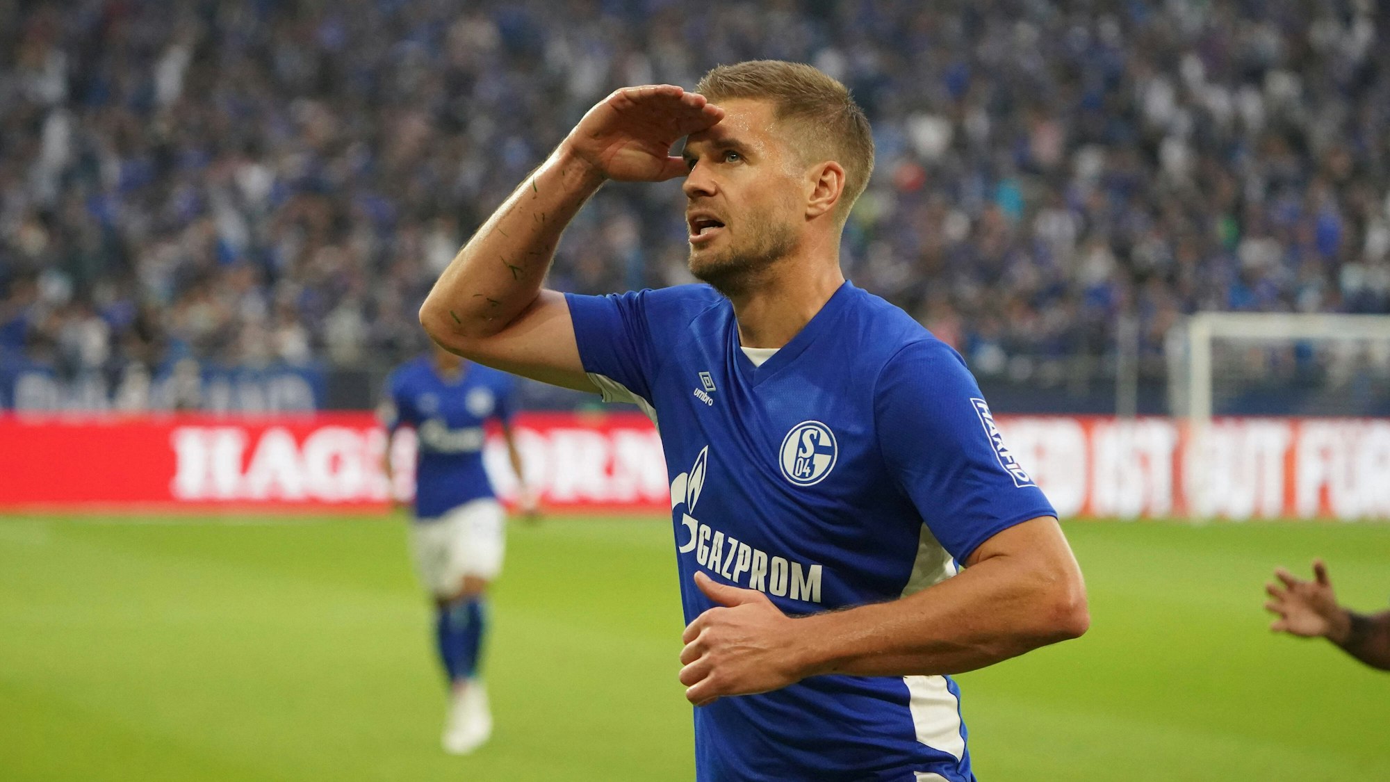 Simon Terodde jubelt über sein Tor