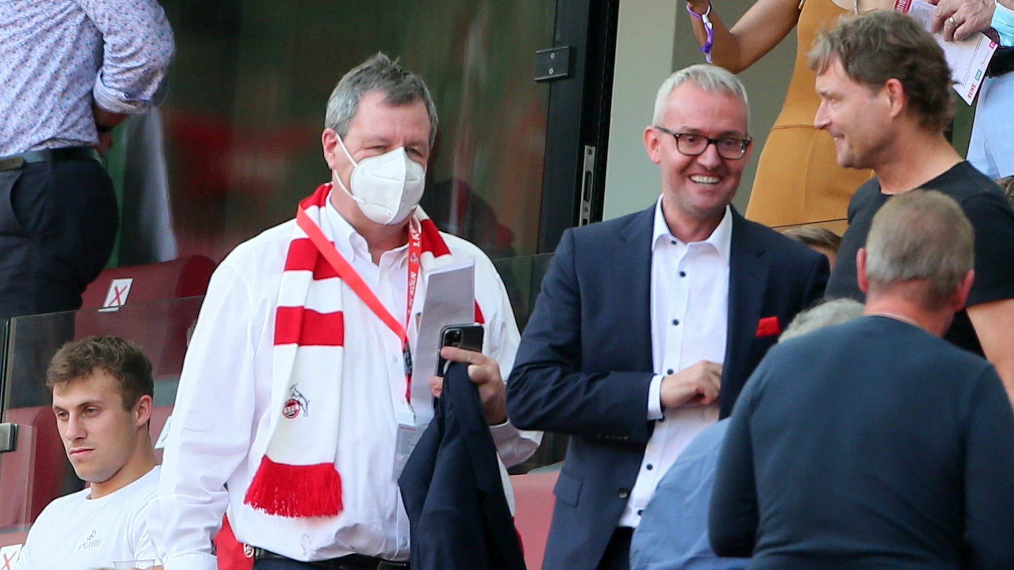 Werner Wolf und Alexander Wehrle (1. FC Köln) mit Marcus Sorg (DFB)