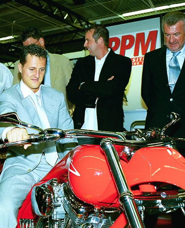 Michael Schumacher auf dem Prototyp seiner offiziellen Harley-Davidson "MS1 Limited Edition"