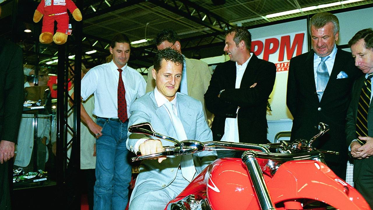 Michael Schumacher auf dem Prototyp seiner offiziellen Harley-Davidson "MS1 Limited Edition"
