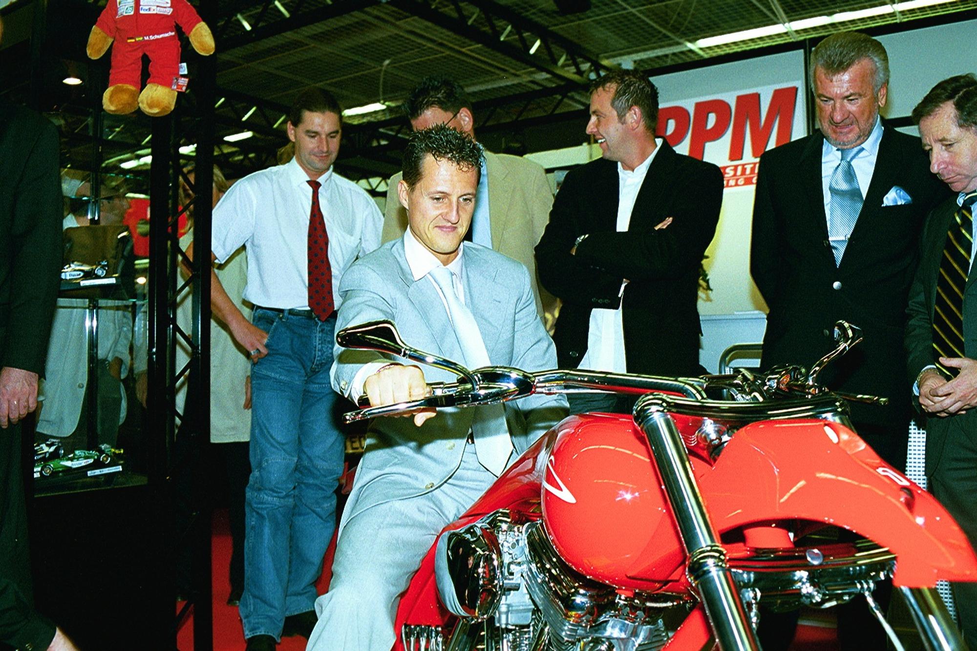 Michael Schumacher auf dem Prototyp seiner offiziellen Harley-Davidson "MS1 Limited Edition"