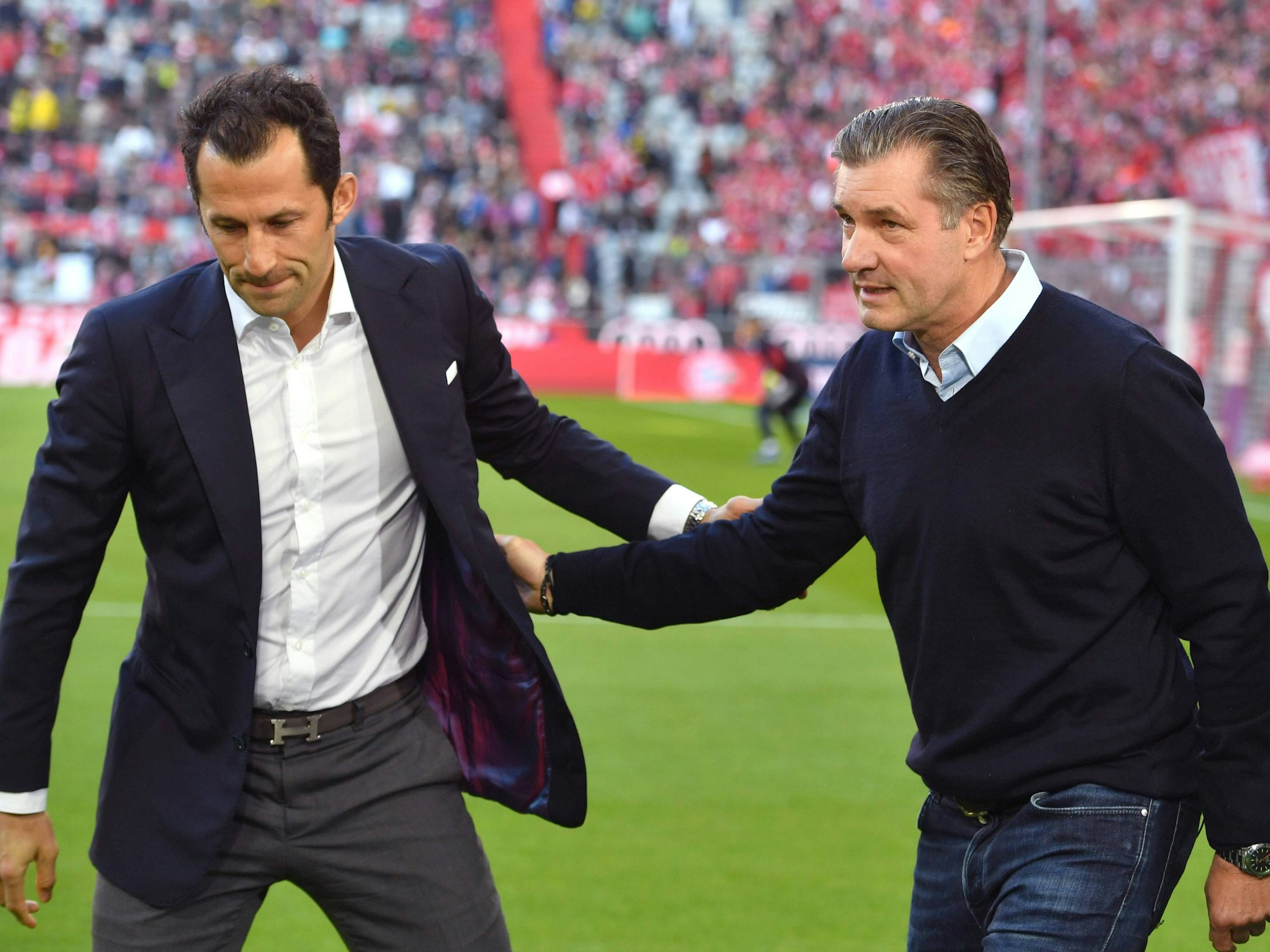 Hasan Salihamidzic und Michael Zorc beim Duell zwischen dem FC Bayern München und Borussia Dortmund im April 2019.