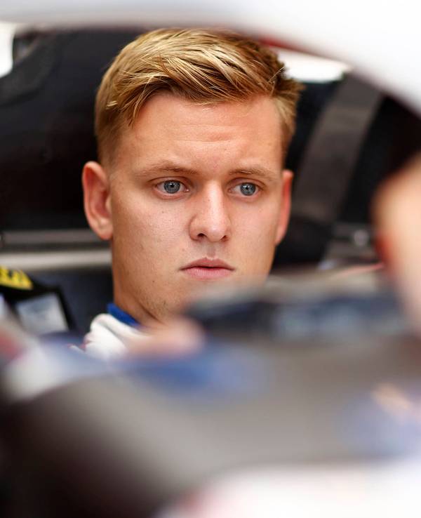 Mick Schumacher sitzt beim Großen Preis von Ungarn in seinem Haas.