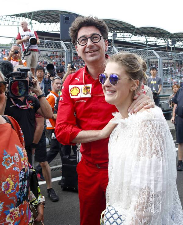 Gina-Maria Schumacher gemeinsam mit Mutter Corinna Schumacher und Mattia Binotto am 4. August 2019 auf dem Hungaro-Ring in Ungarn.
