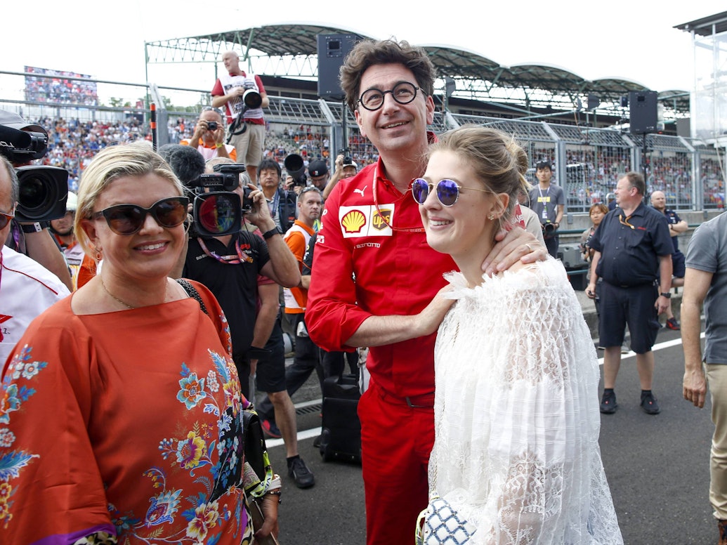Gina-Maria Schumacher gemeinsam mit Mutter Corinna Schumacher und Mattia Binotto am 4. August 2019 auf dem Hungaro-Ring in Ungarn.