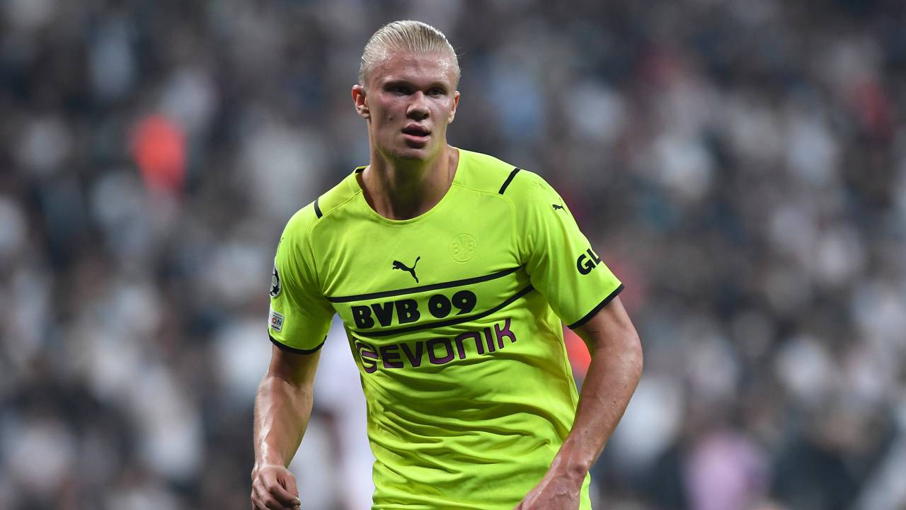 Erling Haaland trägt das neue neonfarbene Ausweichtrikot des BVB.