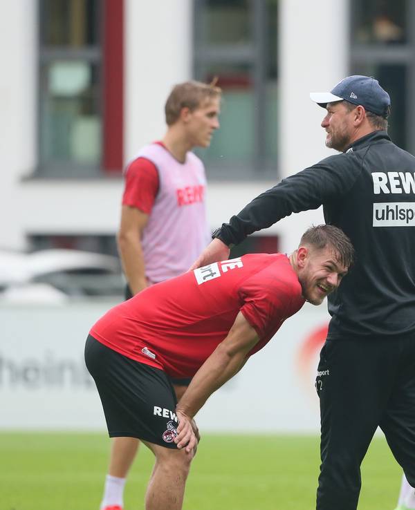 Jan Thielmann und Steffen Baumgart beim Training des 1. FC Köln.