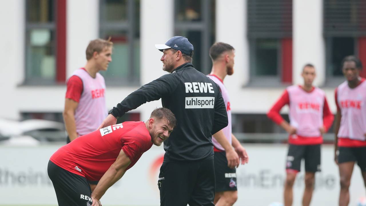 Jan Thielmann und Steffen Baumgart beim Training des 1. FC Köln.