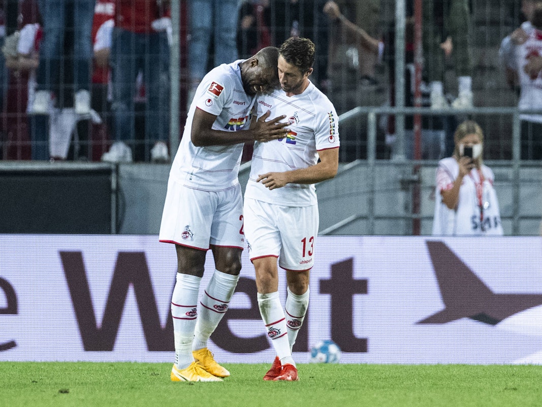 Anthony Modeste und Mark Uth jubeln über den 1:0-Führungstreffer gegen RB Leipzig.