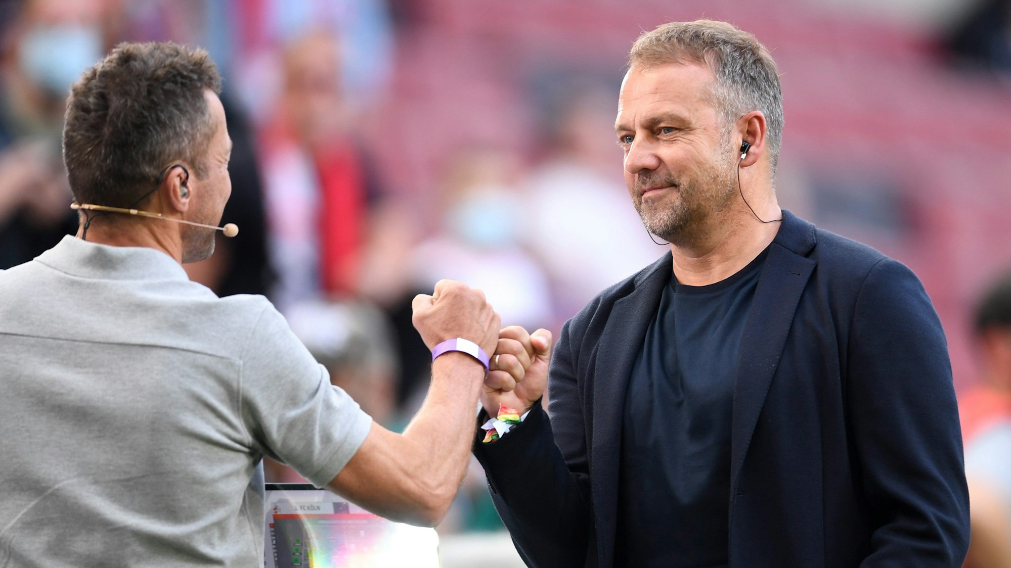 Hansi Flick begrüßt Steffen Baumgart.