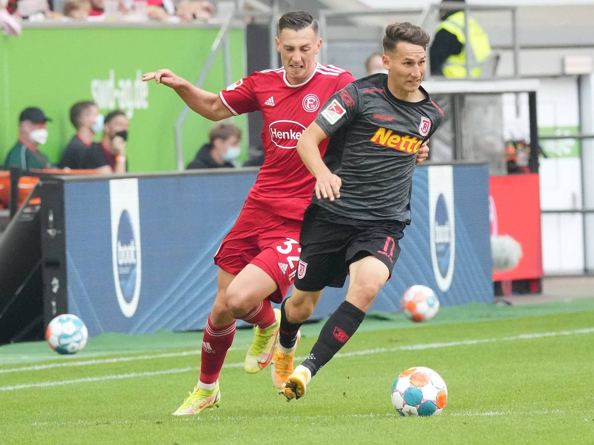 Robert Bozenik im Duell mit Konrad Faber