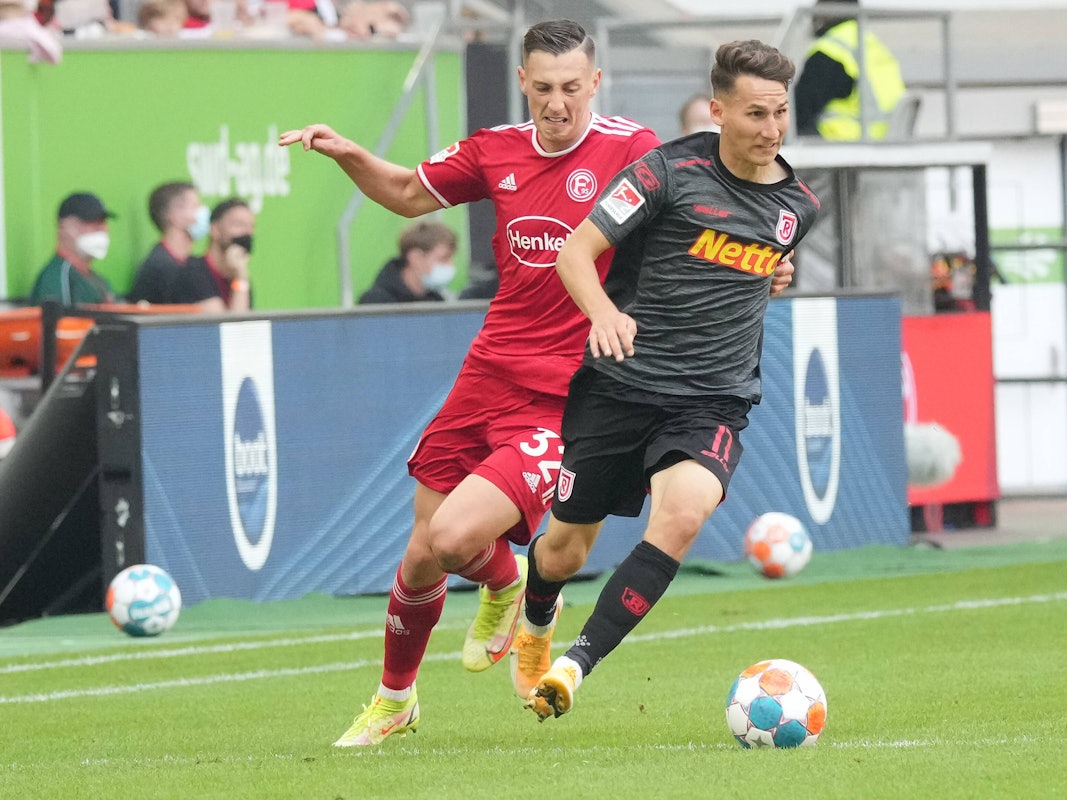 Robert Bozenik im Duell mit Konrad Faber