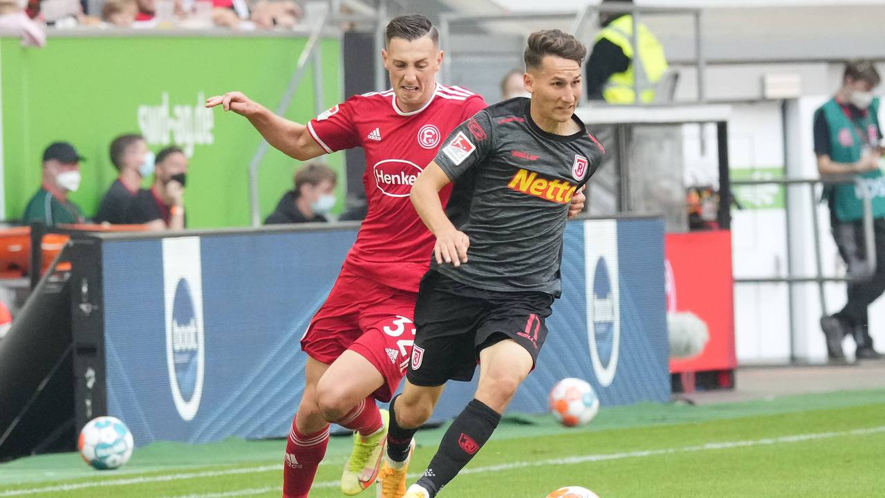 Robert Bozenik im Duell mit Konrad Faber