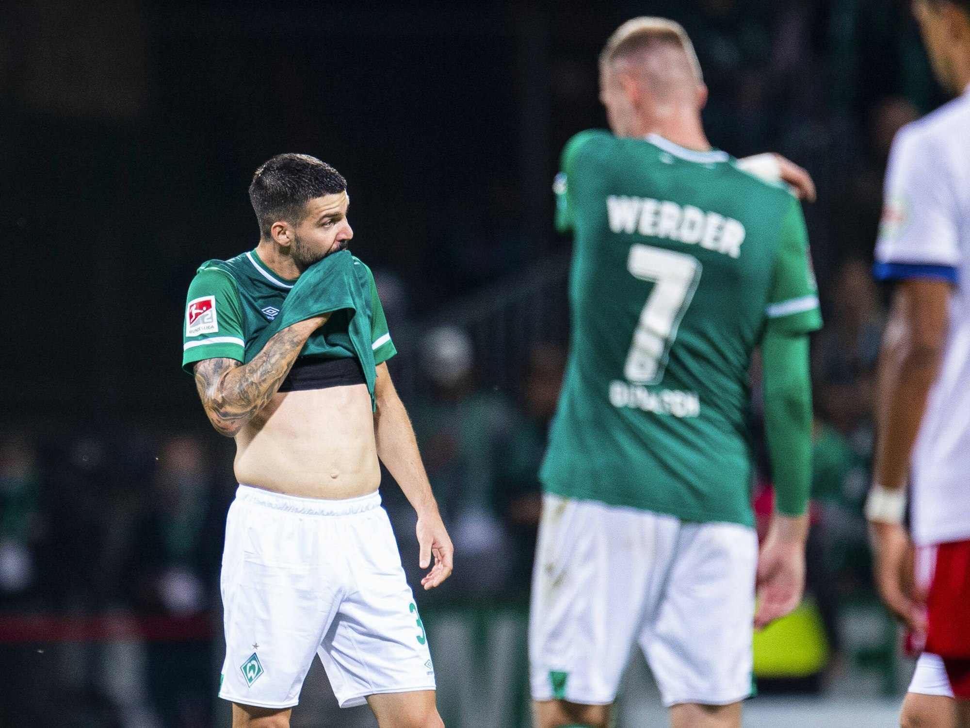 Anthony Jung (l.) und Marvin Duchsch beim Nord-Derby gegen den Hamburger SV.