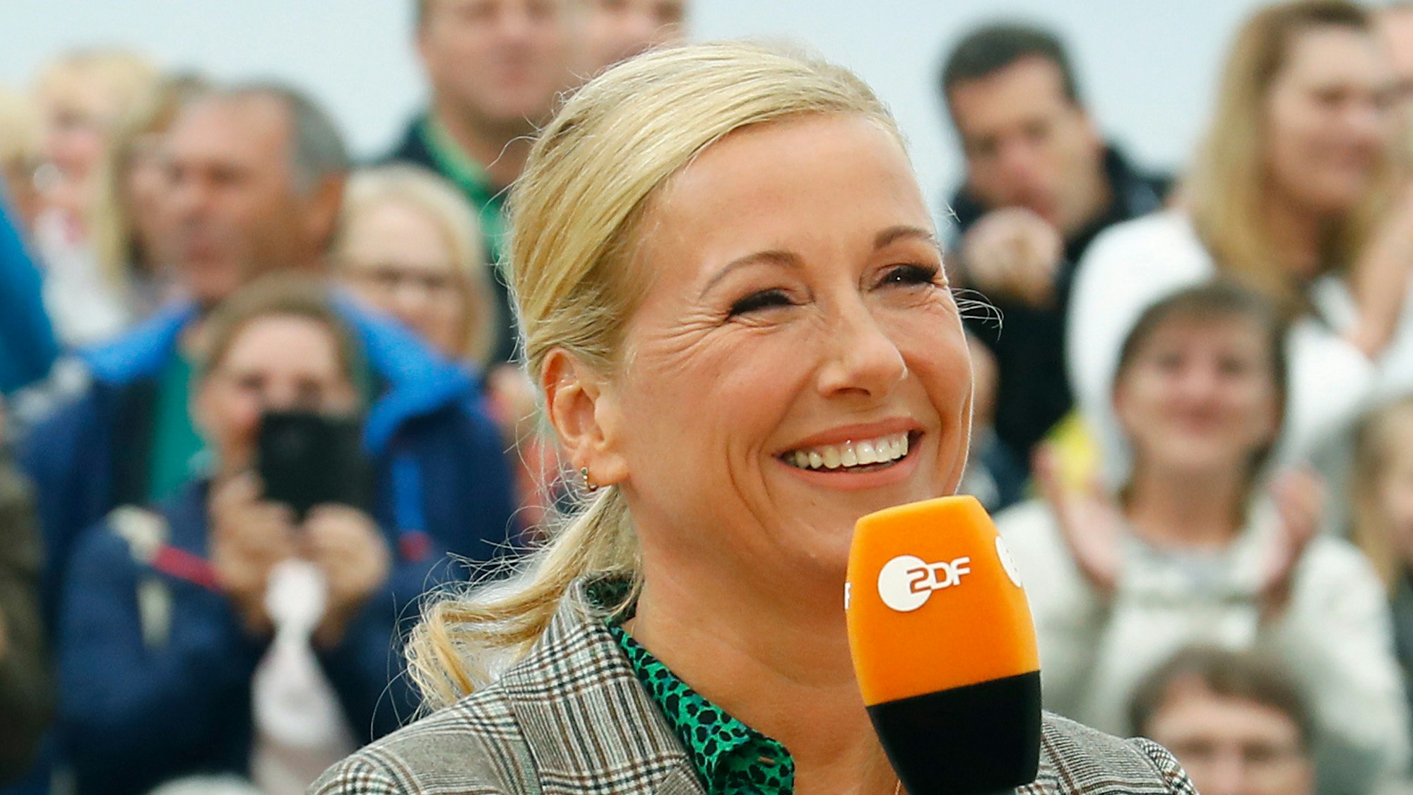 Andrea Kiewel moderiert seit über 20 Jahren den ZDF-„Fernsehgarten“.