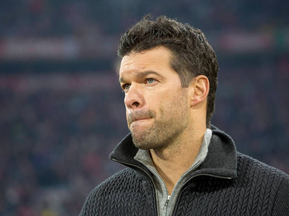 Michael Ballack beim DFB-Pokal-Achtelfinale zwischen dem BVB und dem FC Bayern im Dezember 2017.