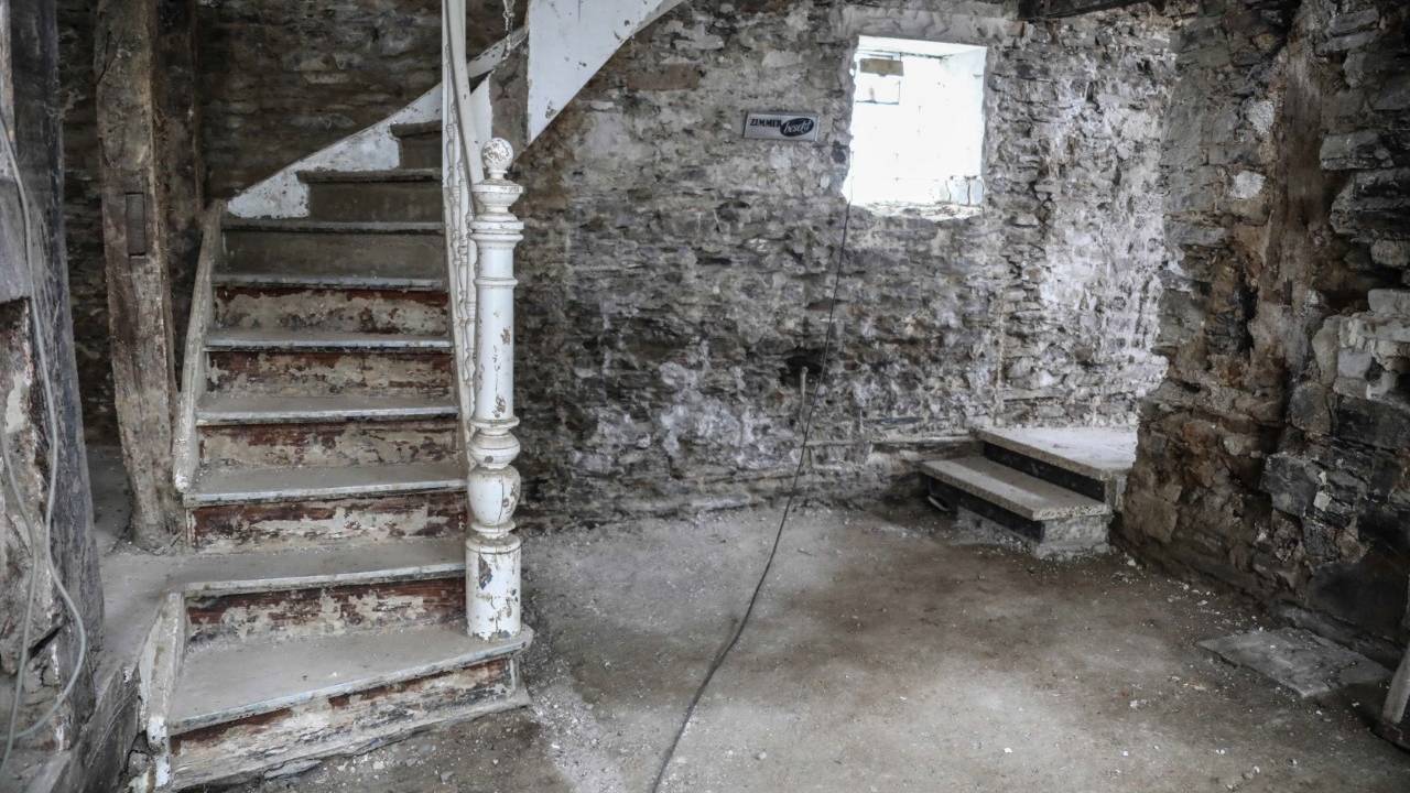 Ruine in Dernau nach der Hochwasserkatastrophe (17. September)