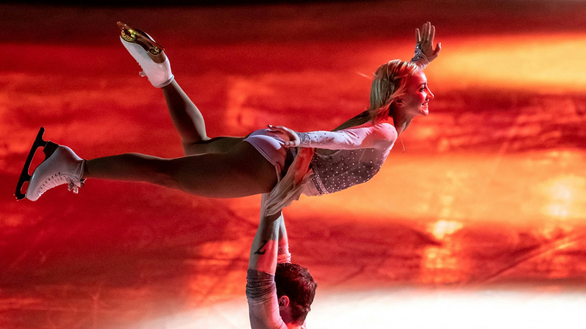 Aljona Savchenko und Bruno Massot bei der Eiskunstlaufgala in Aktion