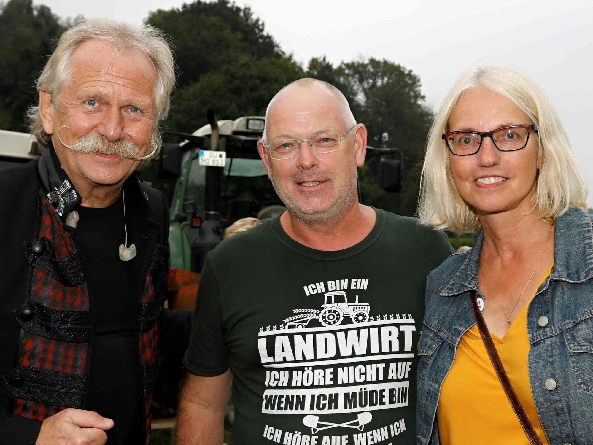 Henning Krautmacher mit den Organsisatoren des Konzerts