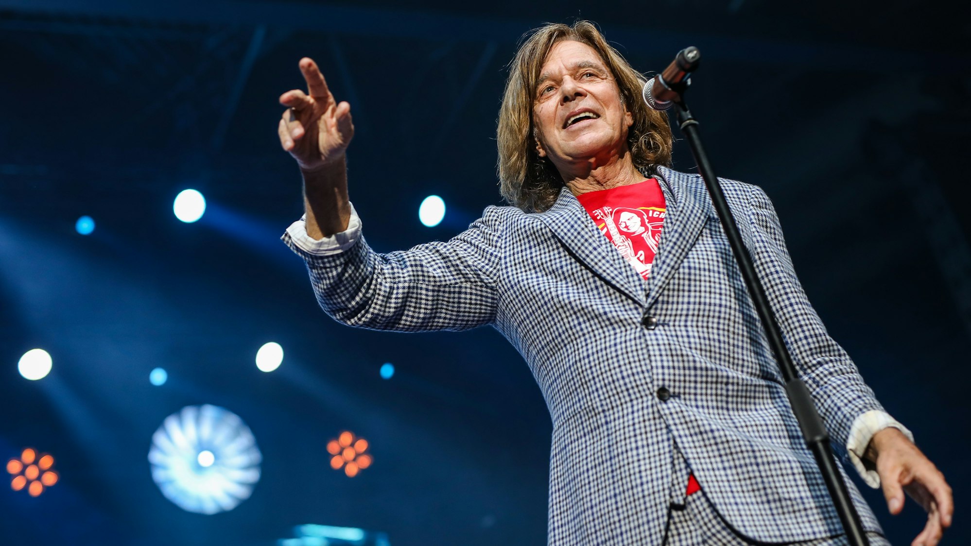 Sänger Jürgen Drews tritt bei der "Schlagernacht des Jahres" in der Hanns-Martin-Schleyer-Halle auf.