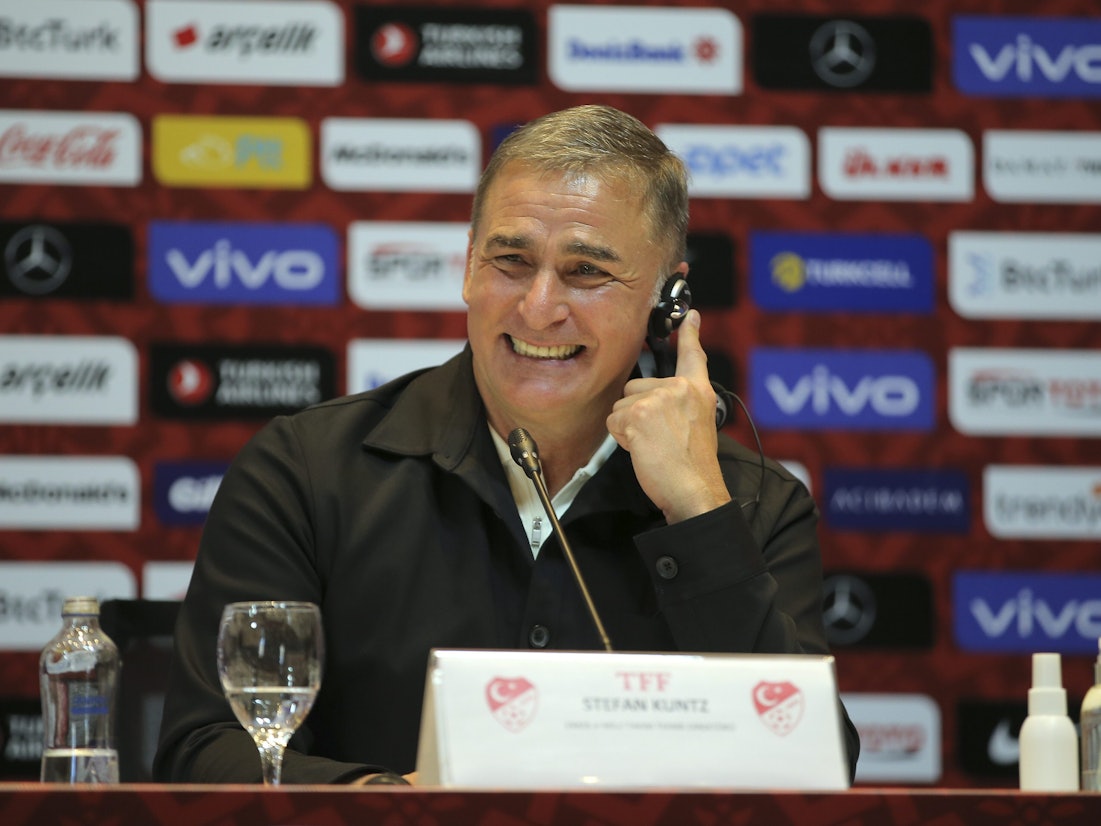 Ex-U21-Trainer Stefan Kuntz bei der Pressekonferenz in der Türkei.