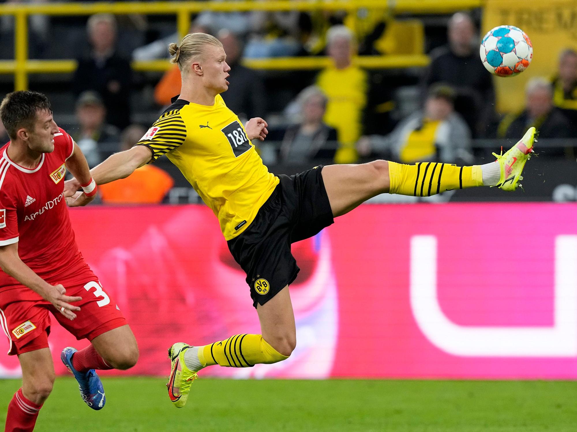Erling Haaland erzielt ein Tor für Borussia Dortmund gegen Union Berlin.